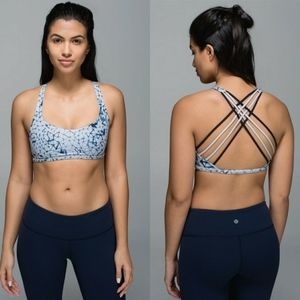 Lululemon " Retreat " Sports bra. Size 4